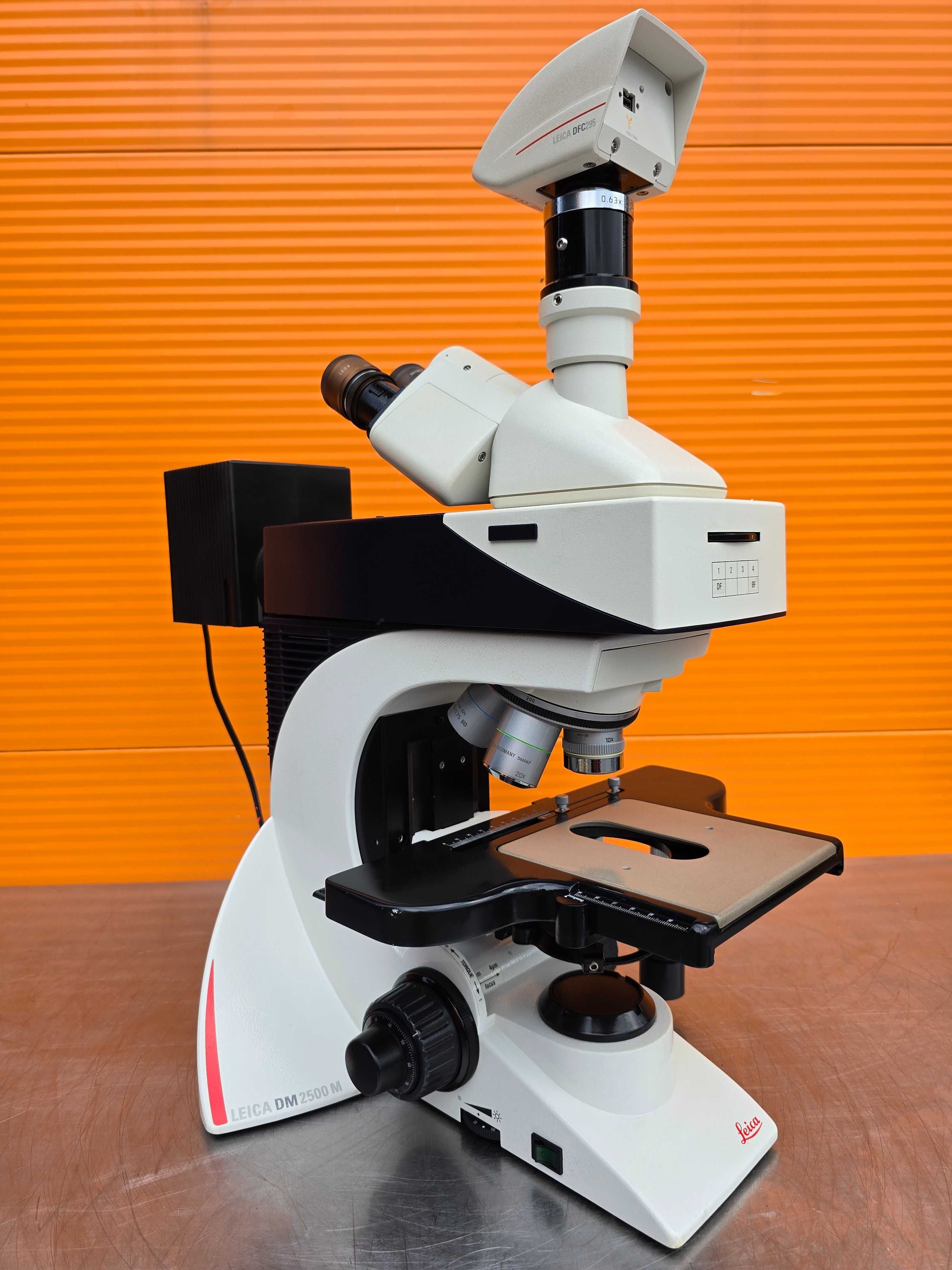 Mikroskop Laboratoryjny Leica DM 2500 M Do Analizy Materiałów Z Kamerą