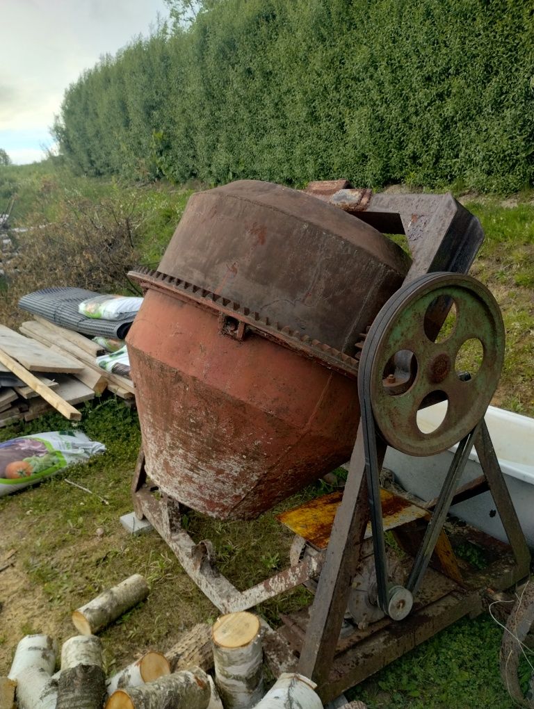 Betoniarka 25, 300l