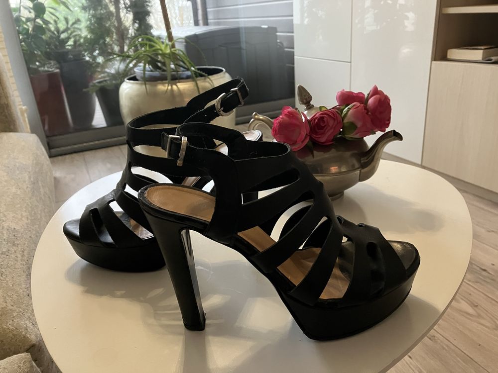 Buty firmy Simple