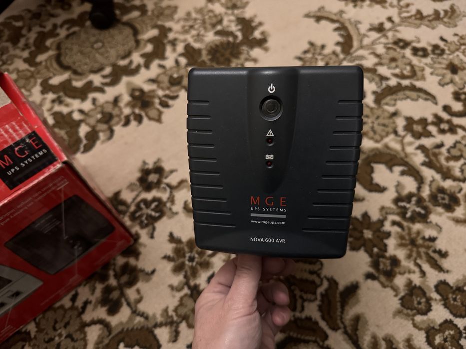 UPS безперебійник