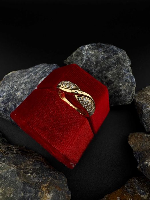 Złoty Pierścionek Przeplatany z Cyrkoniami | JAK NOWY | 585 | 3.71g