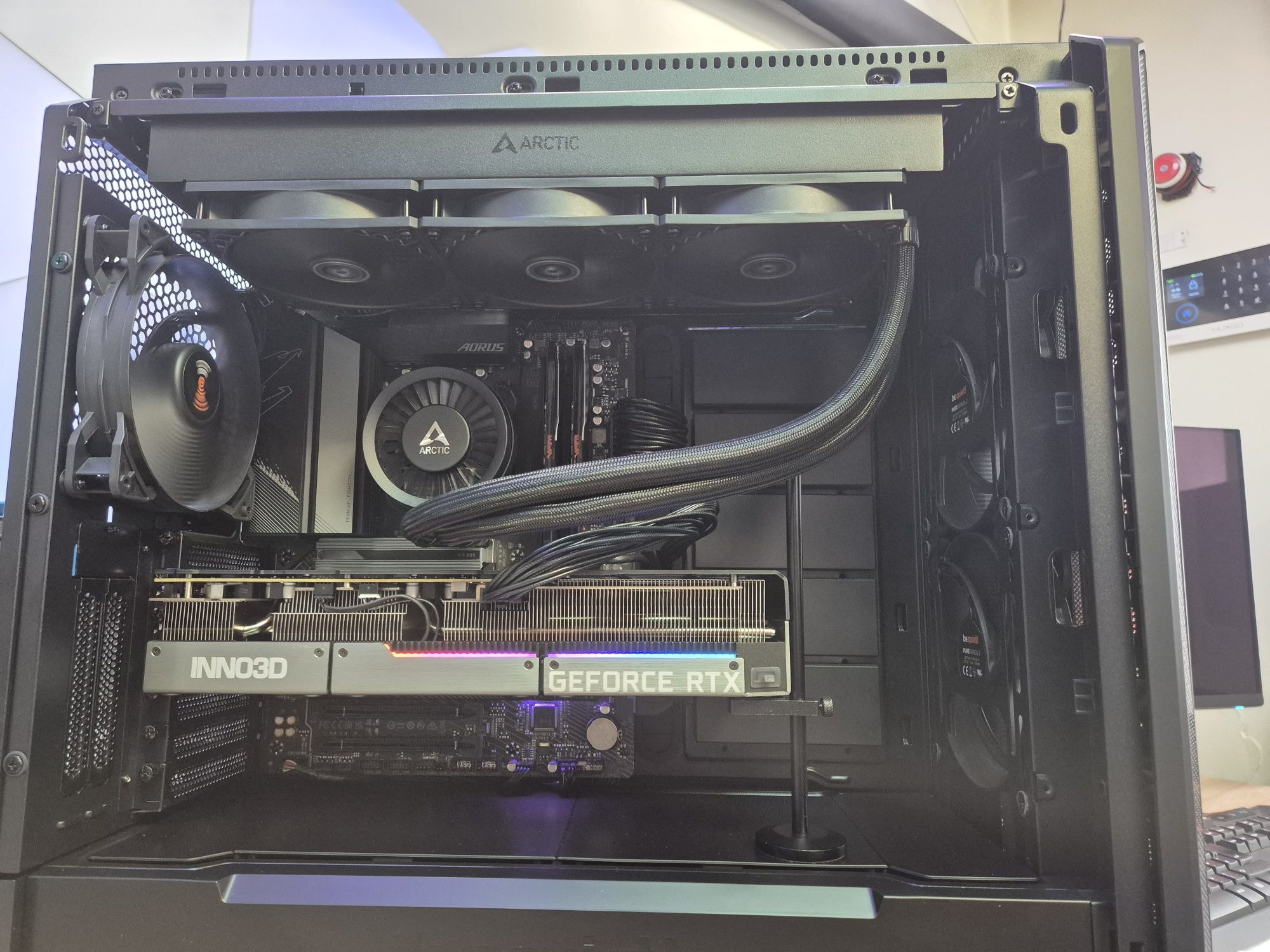 Gaming PC Ryzen 7 7800X3D 32GB RTX 4080 2TB Windows 11 Pro BeQuiet