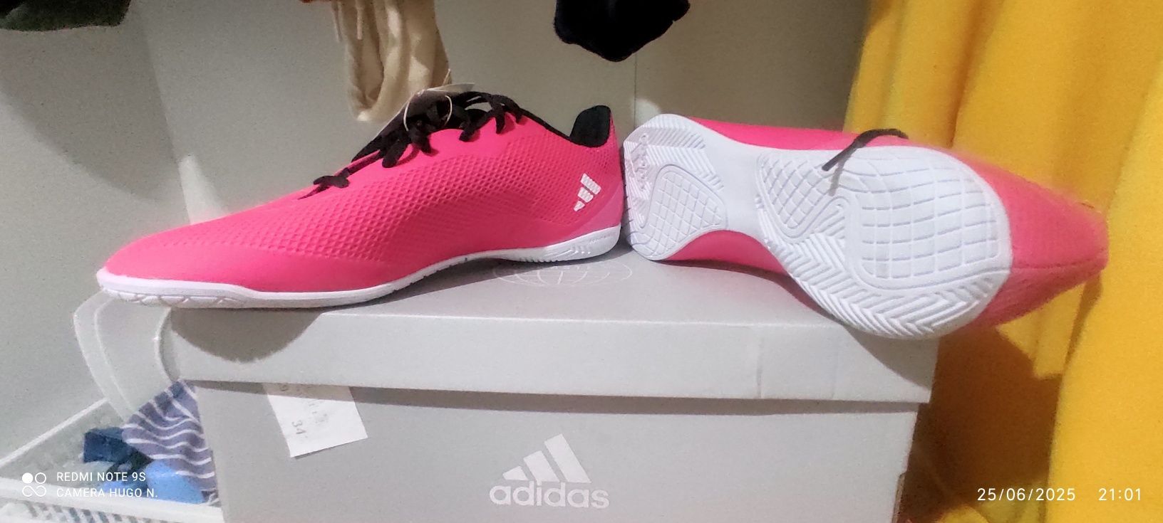 Vendo 2 sapatos de futebol