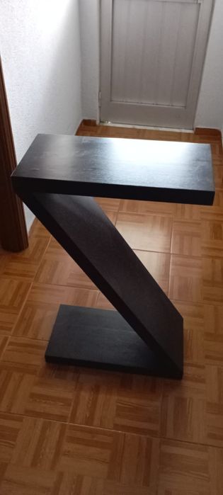 Móvel em Z ideal para por um vaso ou algo do seu agrado