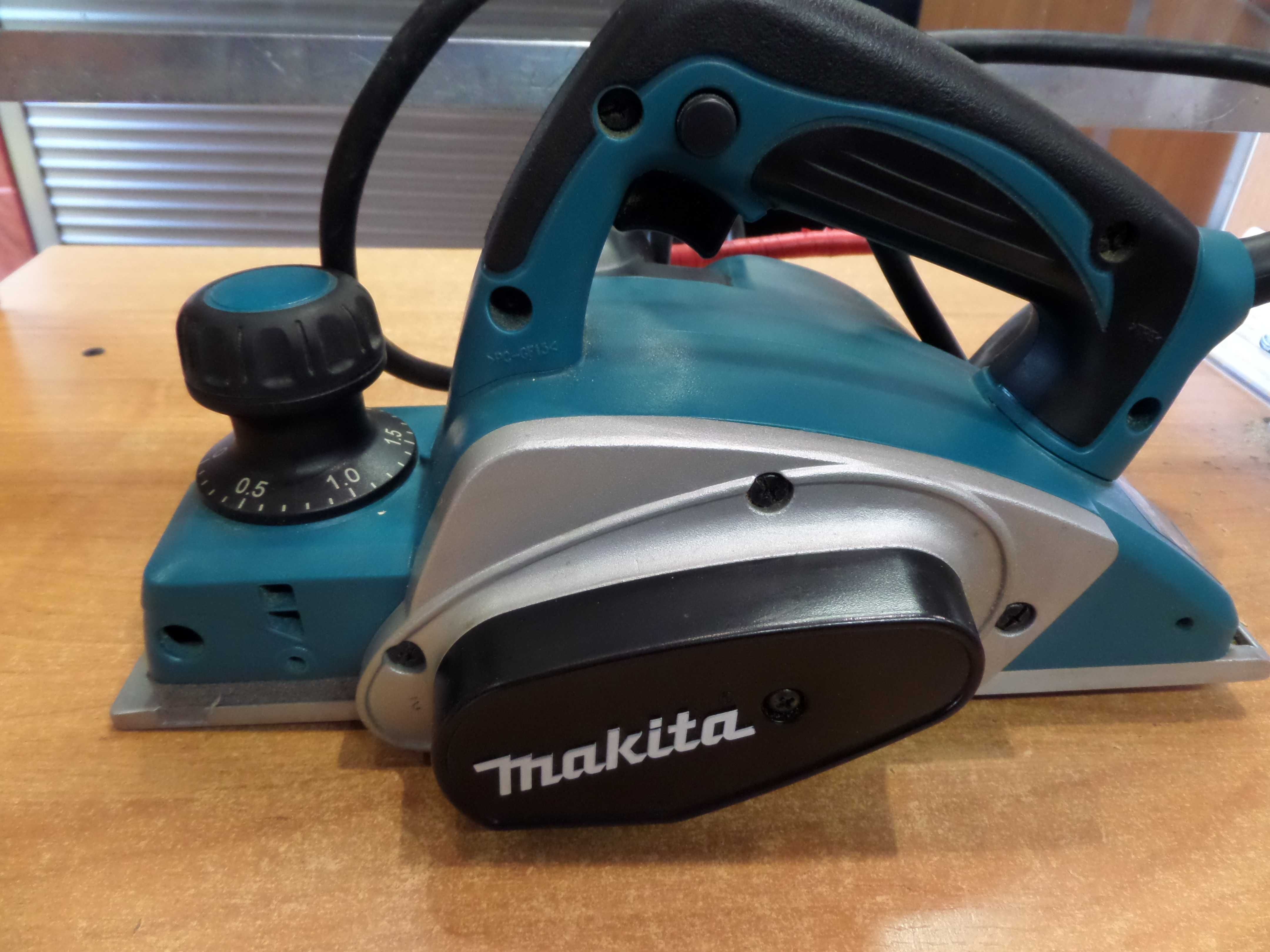 Strug do drewna Makita KP0800