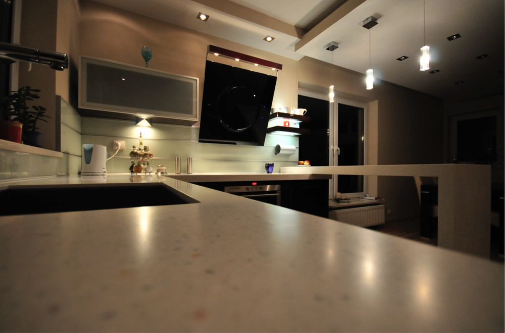 Kuchnia, Meble kuchenne, Blat Konglomerat Corian, AGD, Fornir Wenge