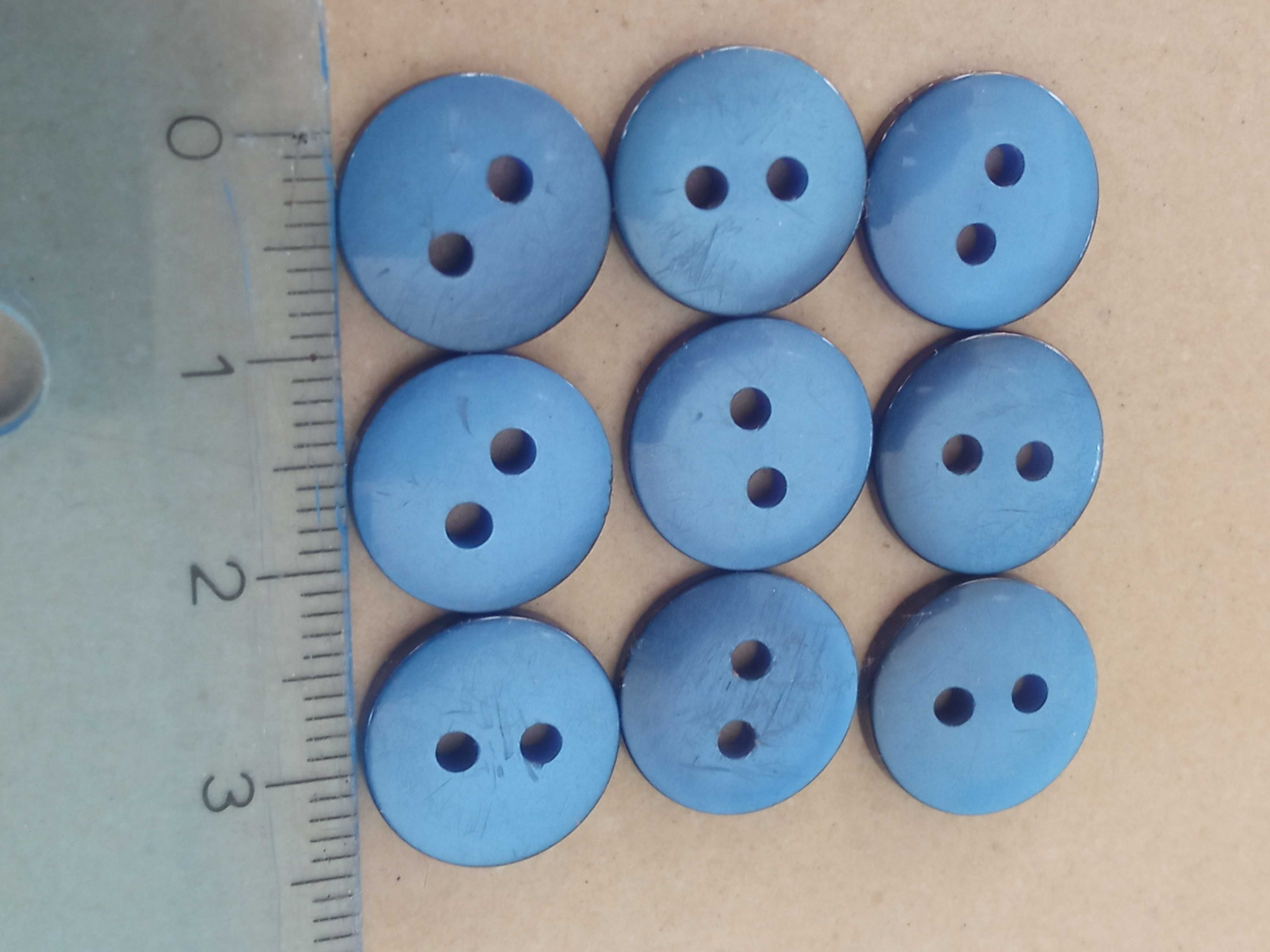 Guziki 9 szt dwie dziurki niebieskie średnica 1,3 cm Guzik niebieski