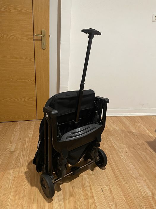 Carrinho de bebé dobrável e ovo
