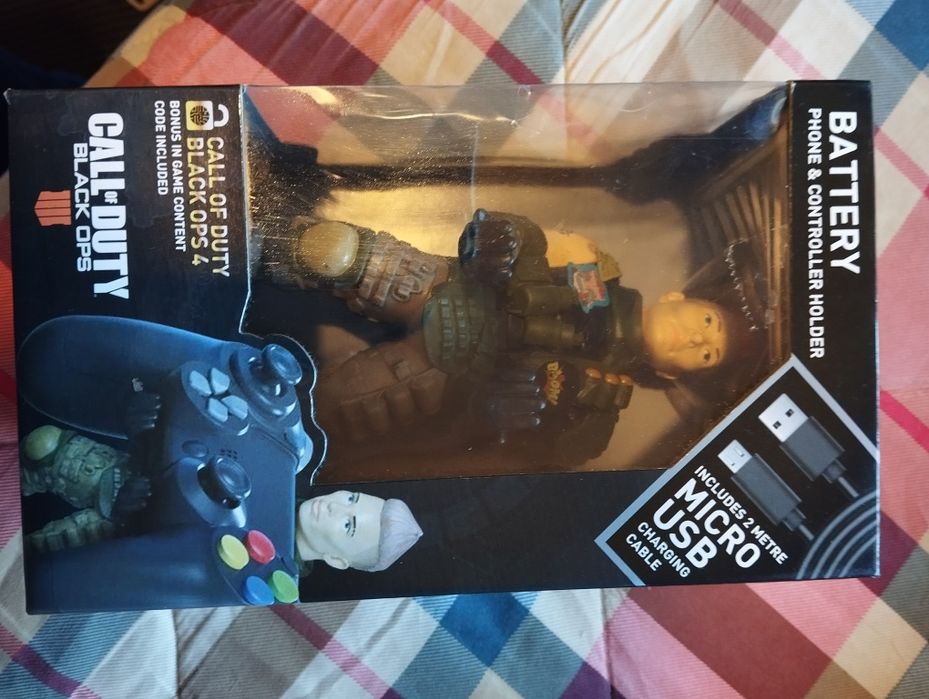 Figura para suporte e carregamento de comandos