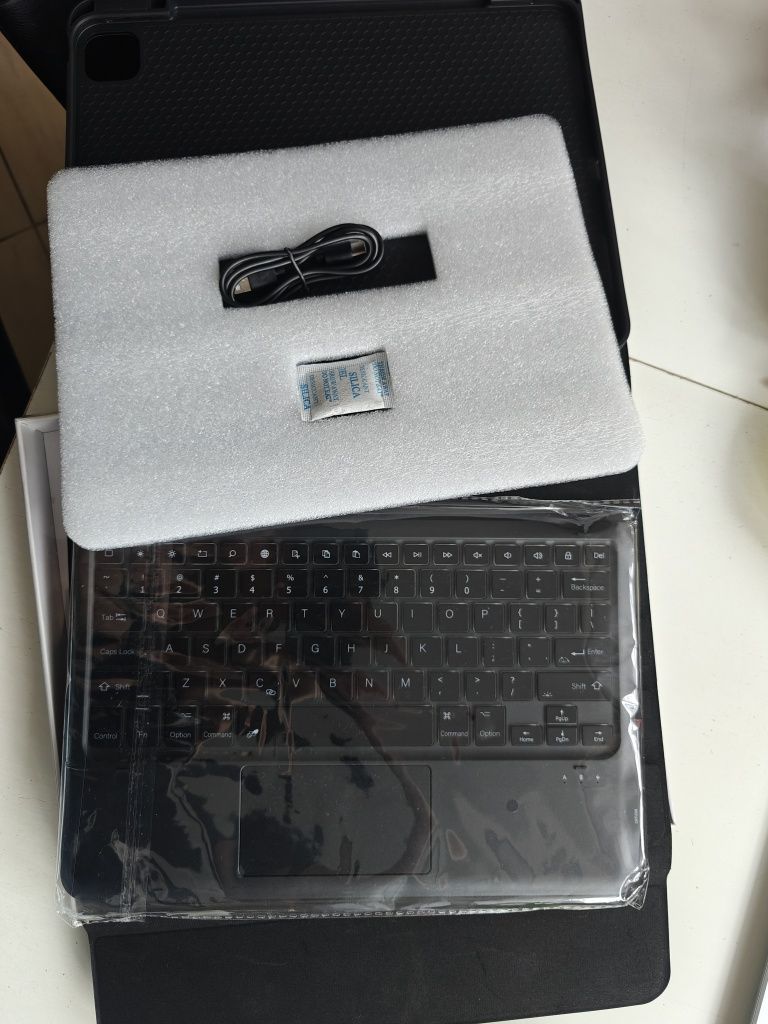 Etui ochronne z klawiaturą do iPad 13" 2024 MOKO O74