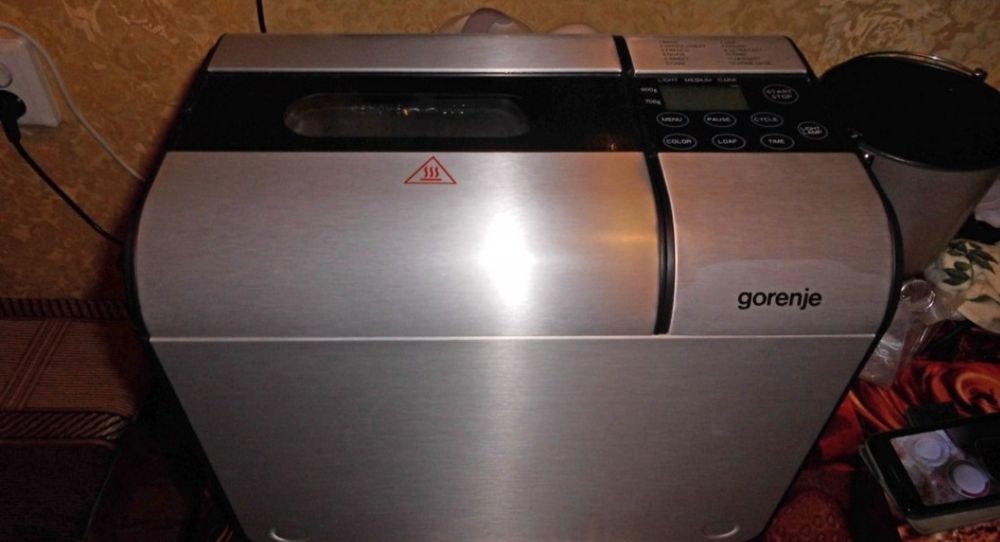 Хлібопічка Gorenje BM900