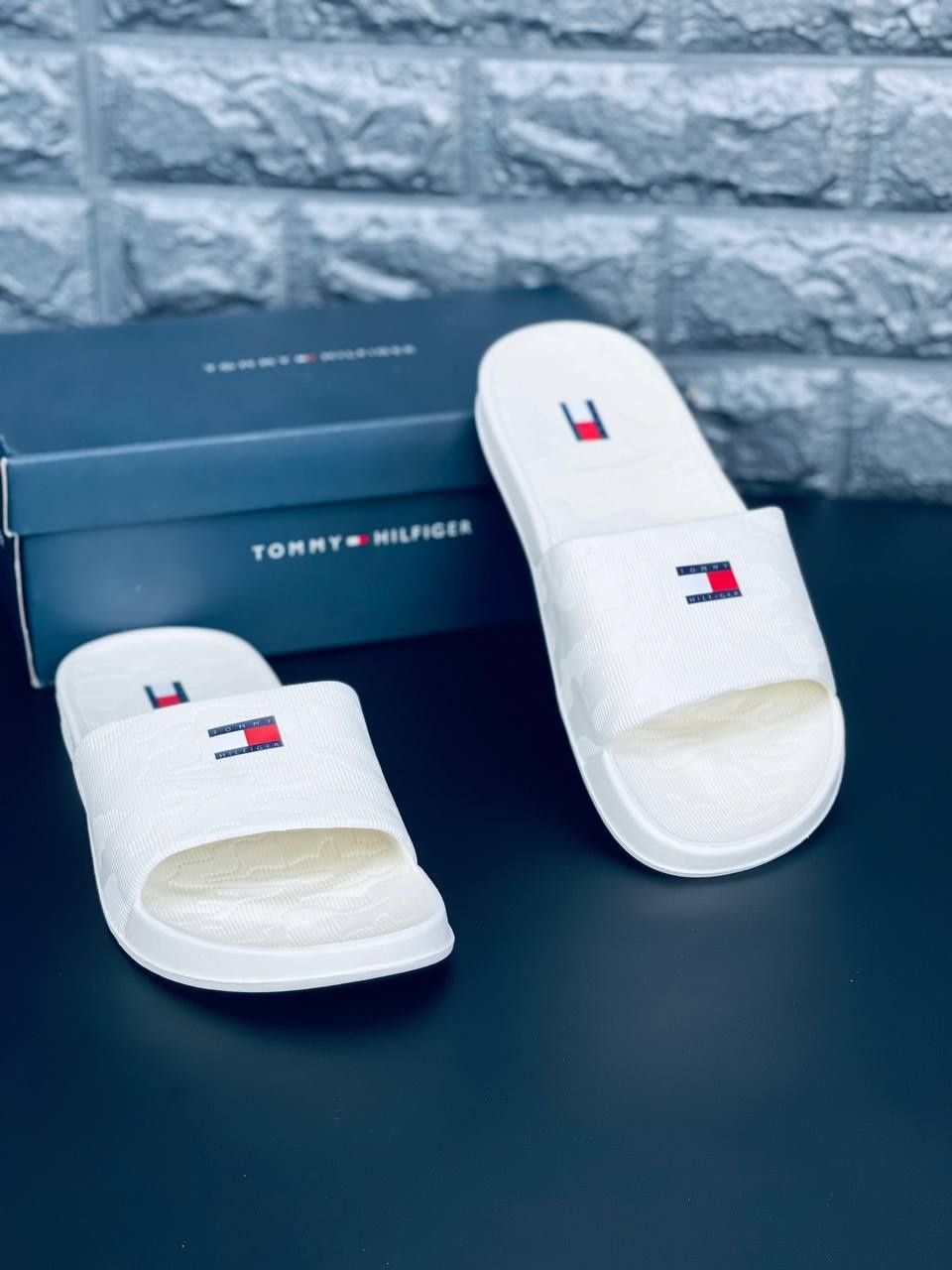 Мужские пляжные шлепанцы Tommy Hilfiger белые уличные тапочки