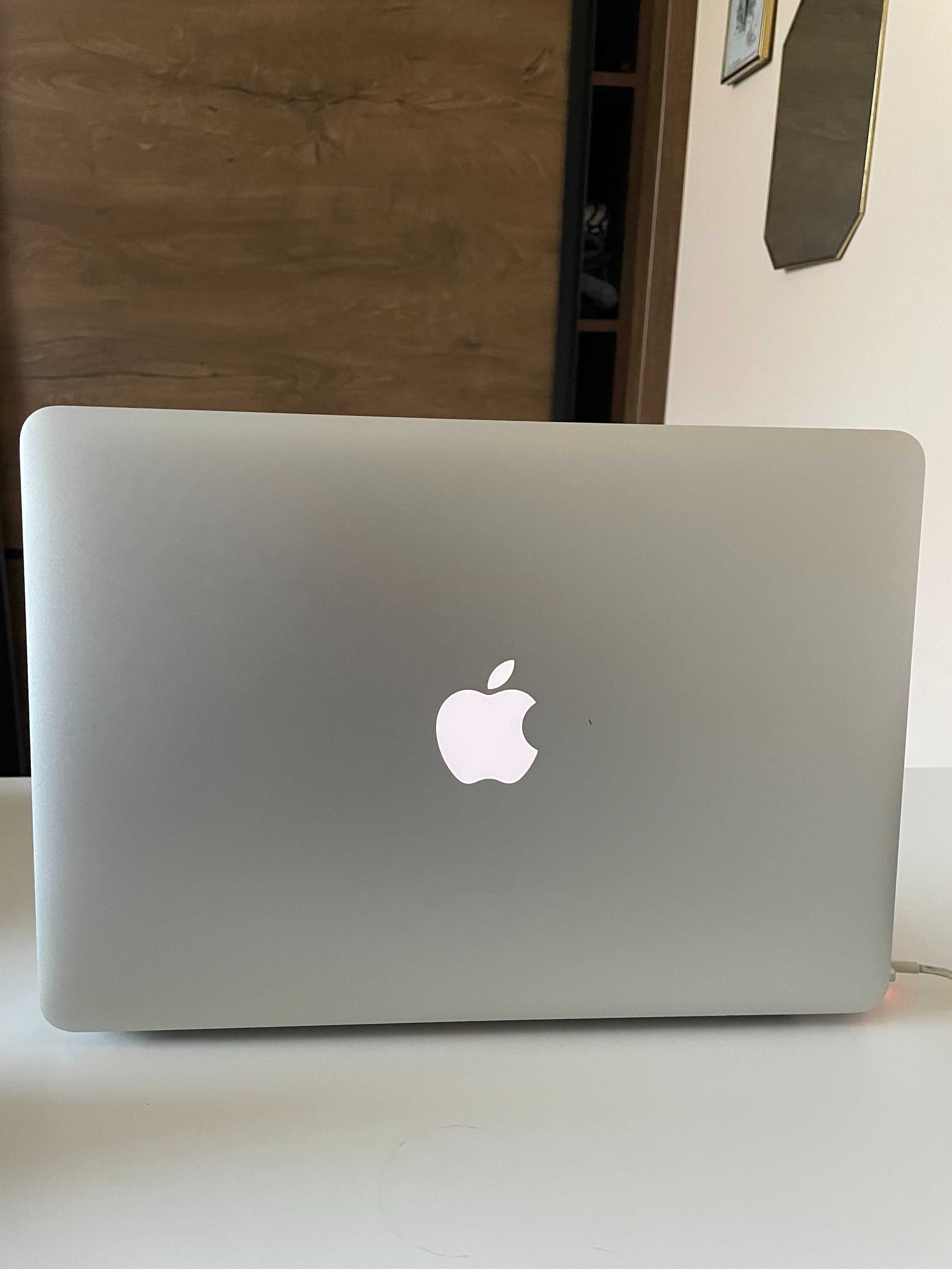 MacBook Air (13-inch, 2017) Silver; 8GB; 1,8 GHz Dual-Core