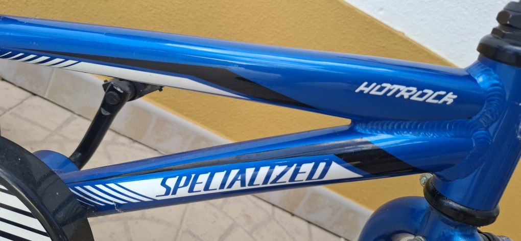 Bicicleta de aprendizagem com pedais e rodinhas Specialized 3 a 6 anos