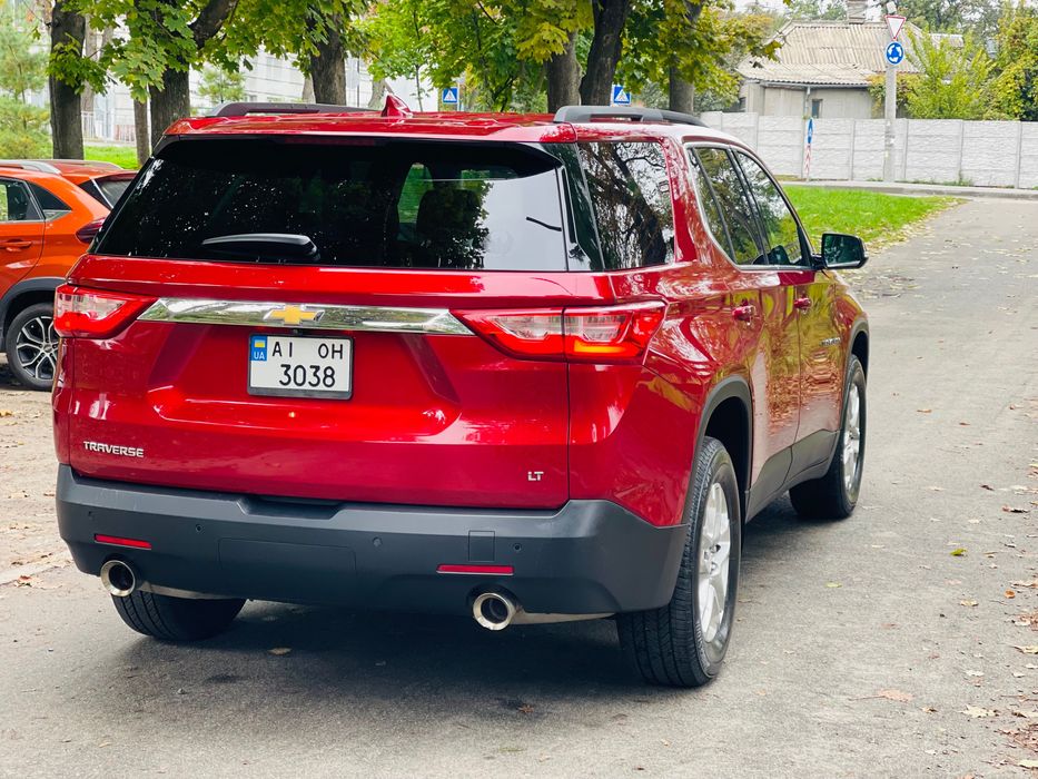 Шевроле Traverse 20 год семь мест минимальный пробег не крашеный!