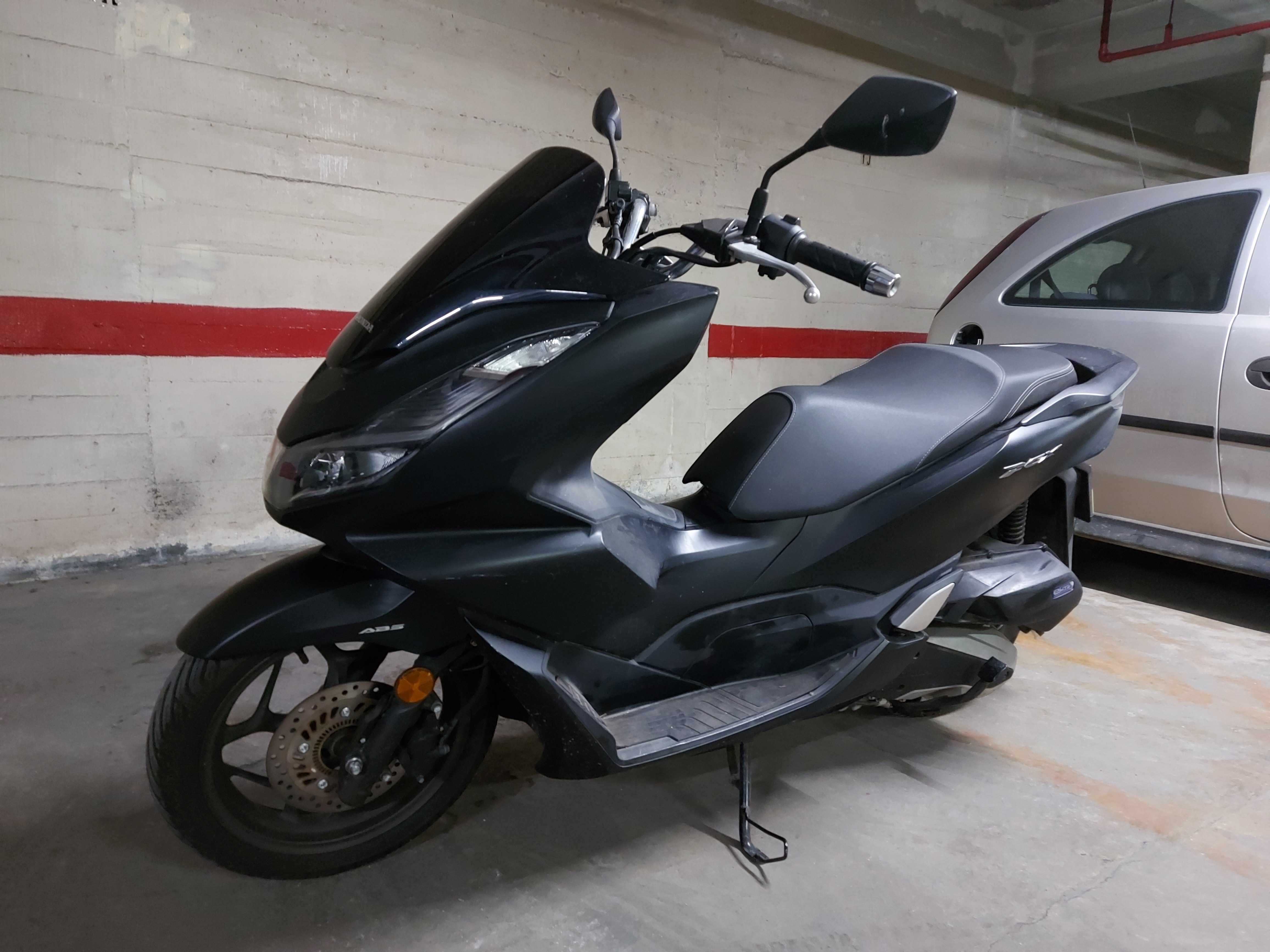 Honda PCX 125 preta como nova (1.400 KM)