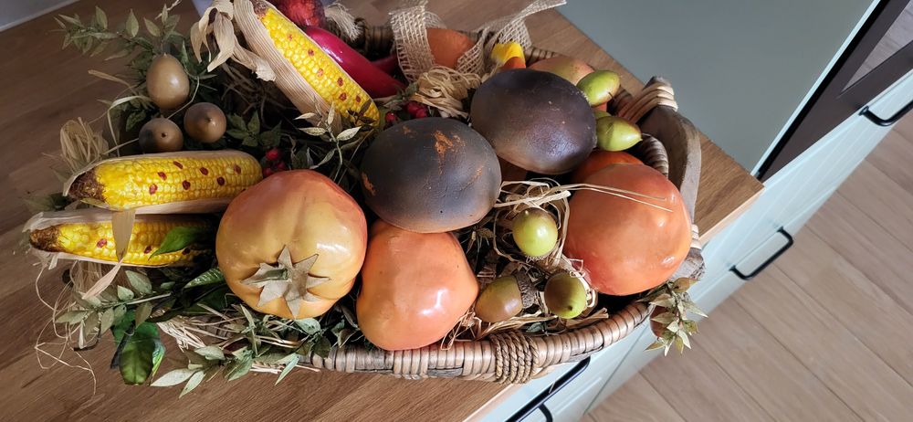 Kosz warzyw i owoców syntetycznych