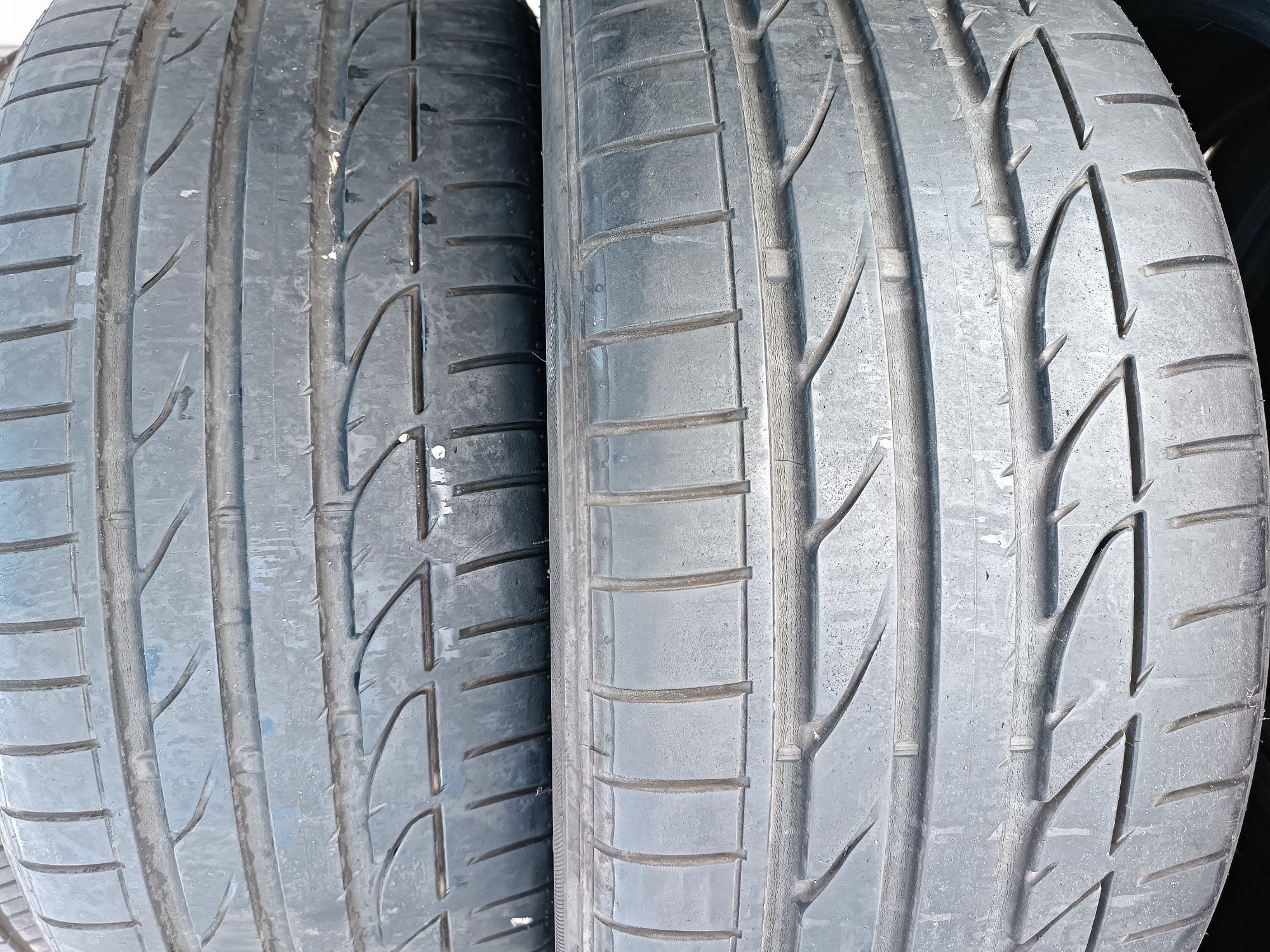 Opona 235/40 r19