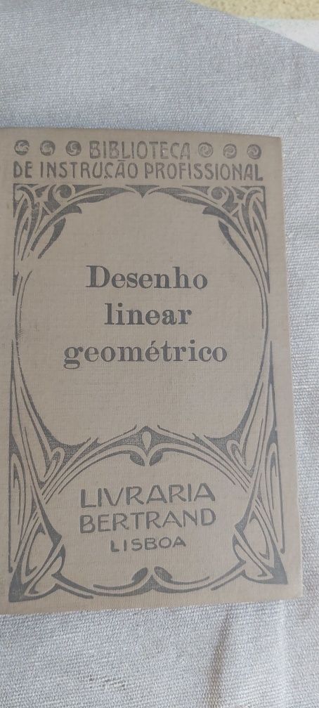Livros "Desenho Linear Geométrico" e "Elementos Geometria" (Antigos)