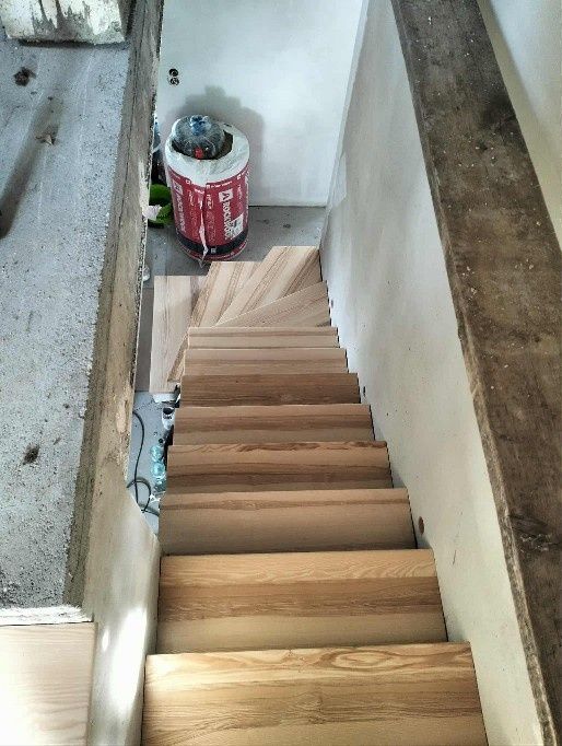 Schody drewniane na beton