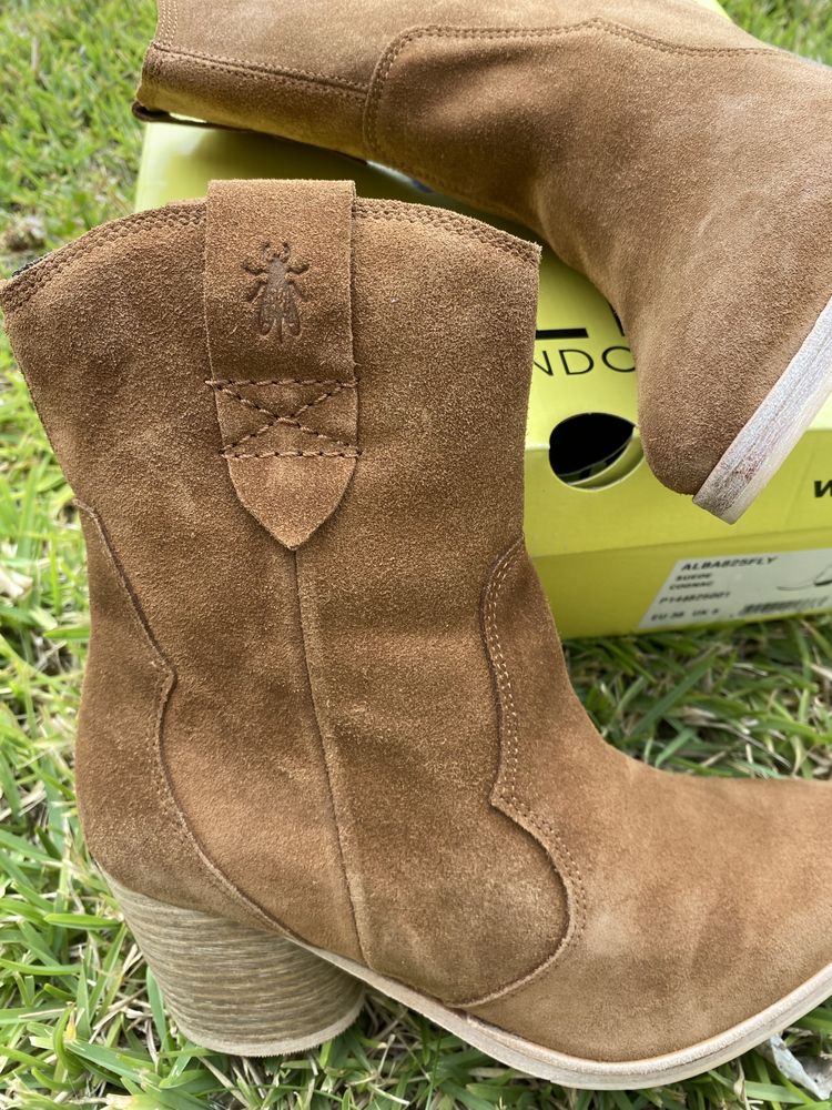 Botas curtas botins chelsea camel salto 38 Fly London novas