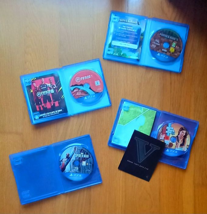 Ps4 seminova + 1 comando + 4 jogos + fones com led.64551474492163122