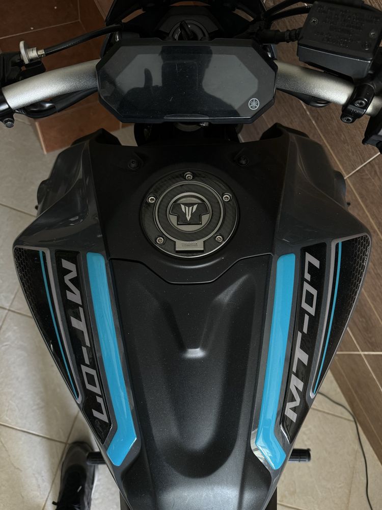 MT07 com muito material