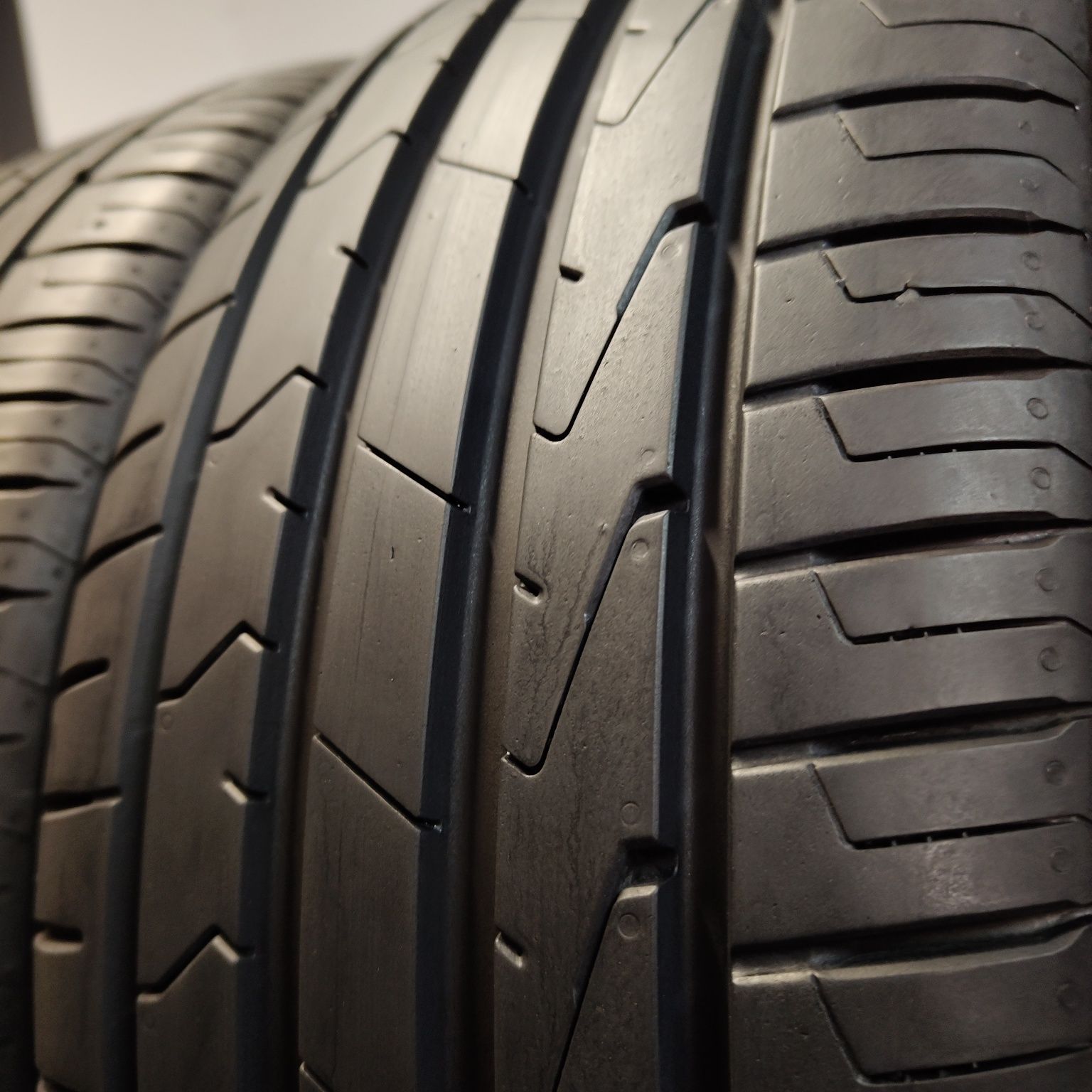 215/45/18 Sprzedam komplet opon letnich Hankook