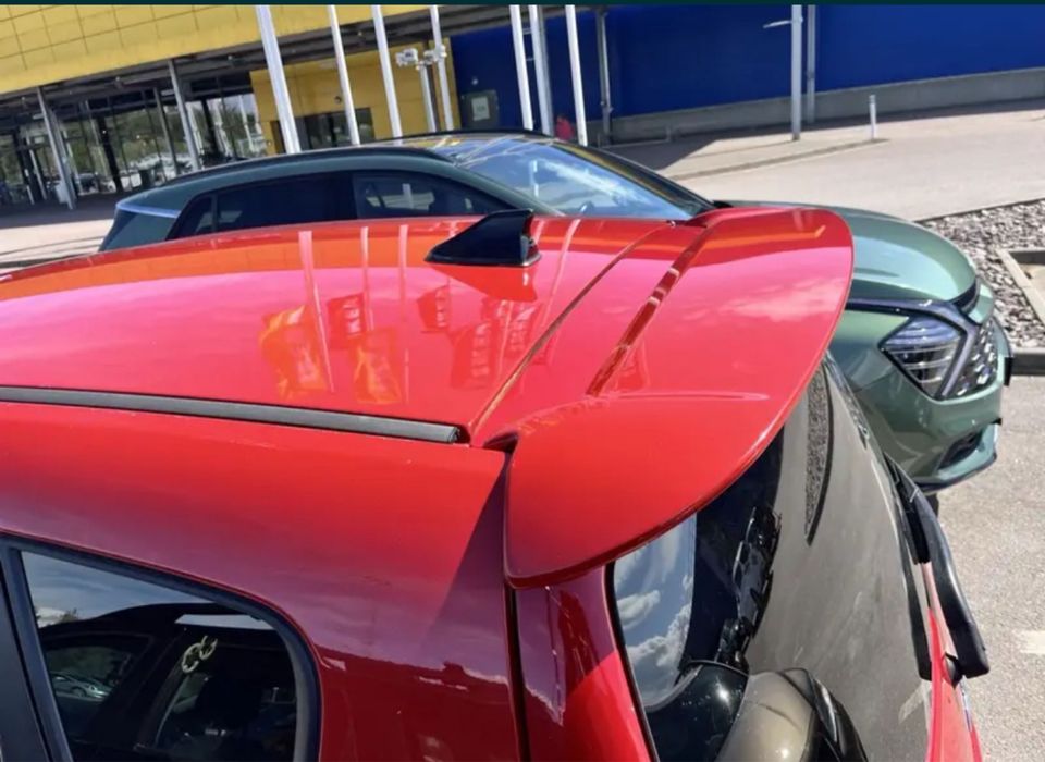 Автомобільна антена акулий плавник