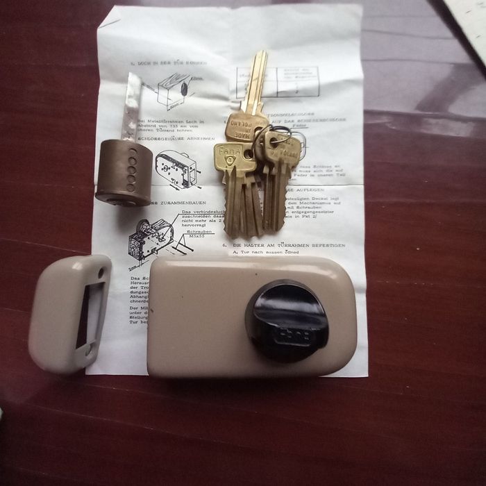 Замок накладной Fana. Куплен в Германии