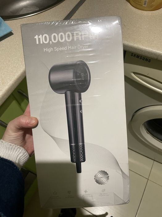 Фен для сушіння волосся