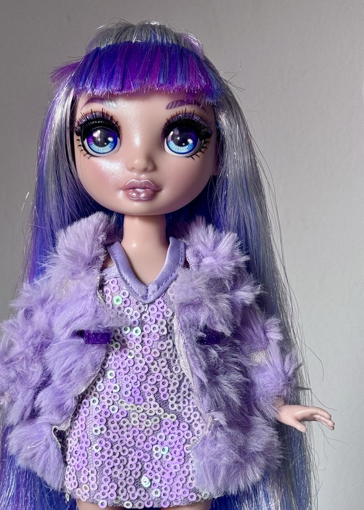 Boneca da série 1 Violet Willow Rainbow High