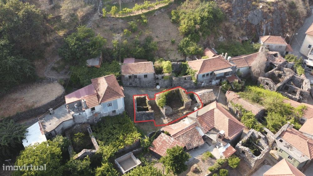 Oportunidade Única de Investimento: Ruína em Pedra em Vila Cova