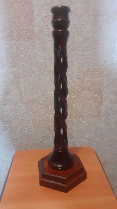 Підсвічник дерев'яний спіральної форми лакований