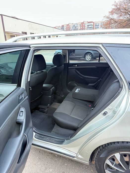 Toyota Avensis 2008р restayling 2,2d механіка 6ступка ідеальний стан