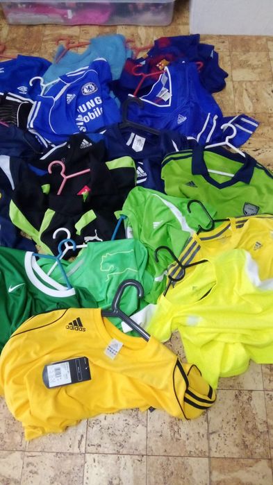 Lote (88un)de roupa desportiva/futebol