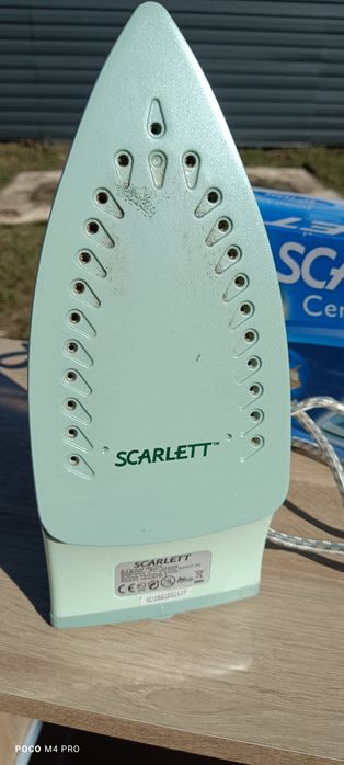 Праска SCARLETT SC-1330S із функцією відпарювання (утюг + отпаривание)