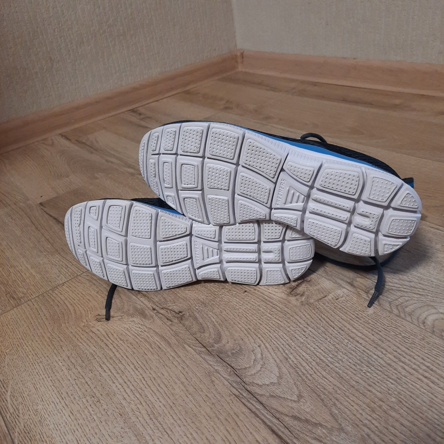 Кросівки р. 39.5 Skechers flex sole