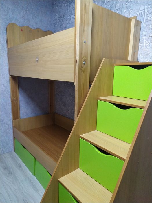 Ліжко двоповерхове . Ліжко вохярусне