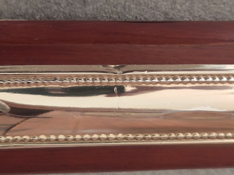 Esferográfica em estojo de madeira e prata. Arranjo em liga de prata