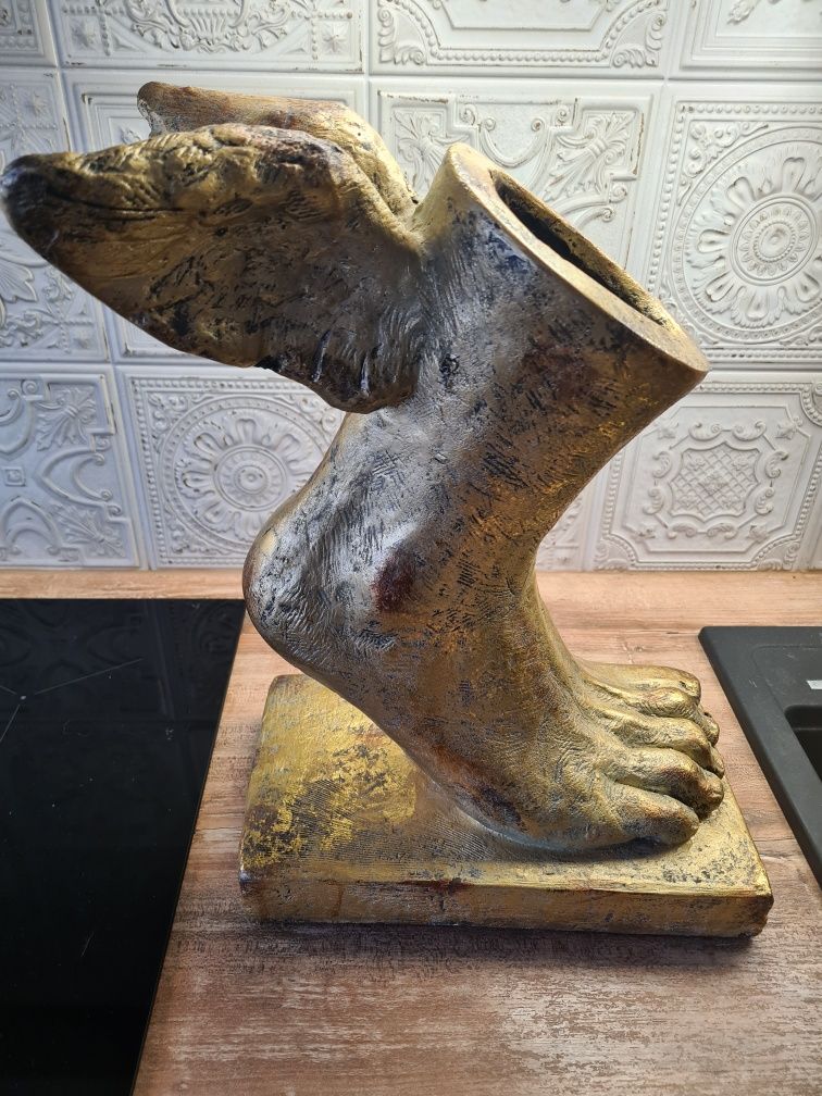 Oryginalny wazon rzeźba art deco stopa ze skrzydłami