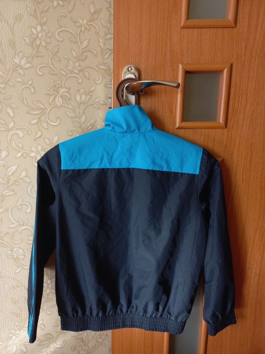 Летняя ветровка Adidas. Отличное состояние.