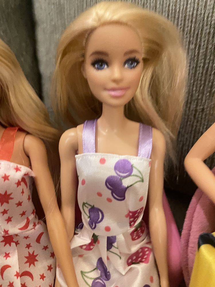 Bonecas Barbie como novas