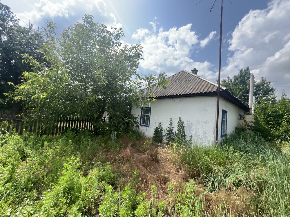 Будинок в центрі села Глибоке