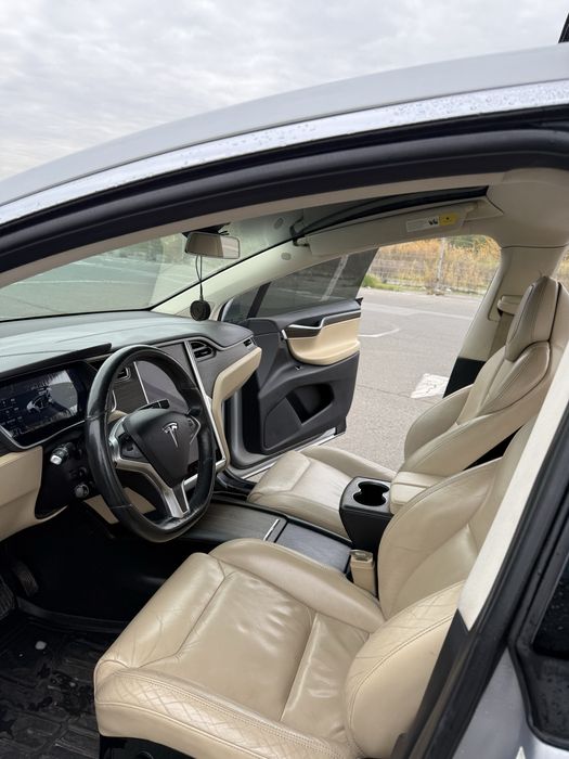 Тесла модел Х 90D максимальная комплектация 3 рядная