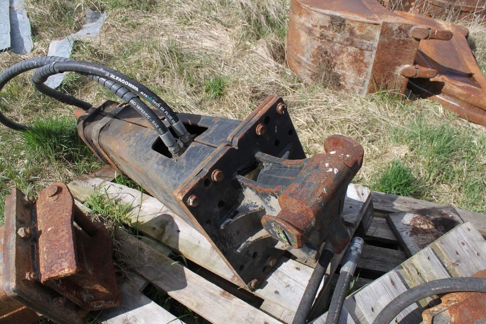 Młot wyburzeniowy hydrauliczny do koparki minikoparki cat jcb morin