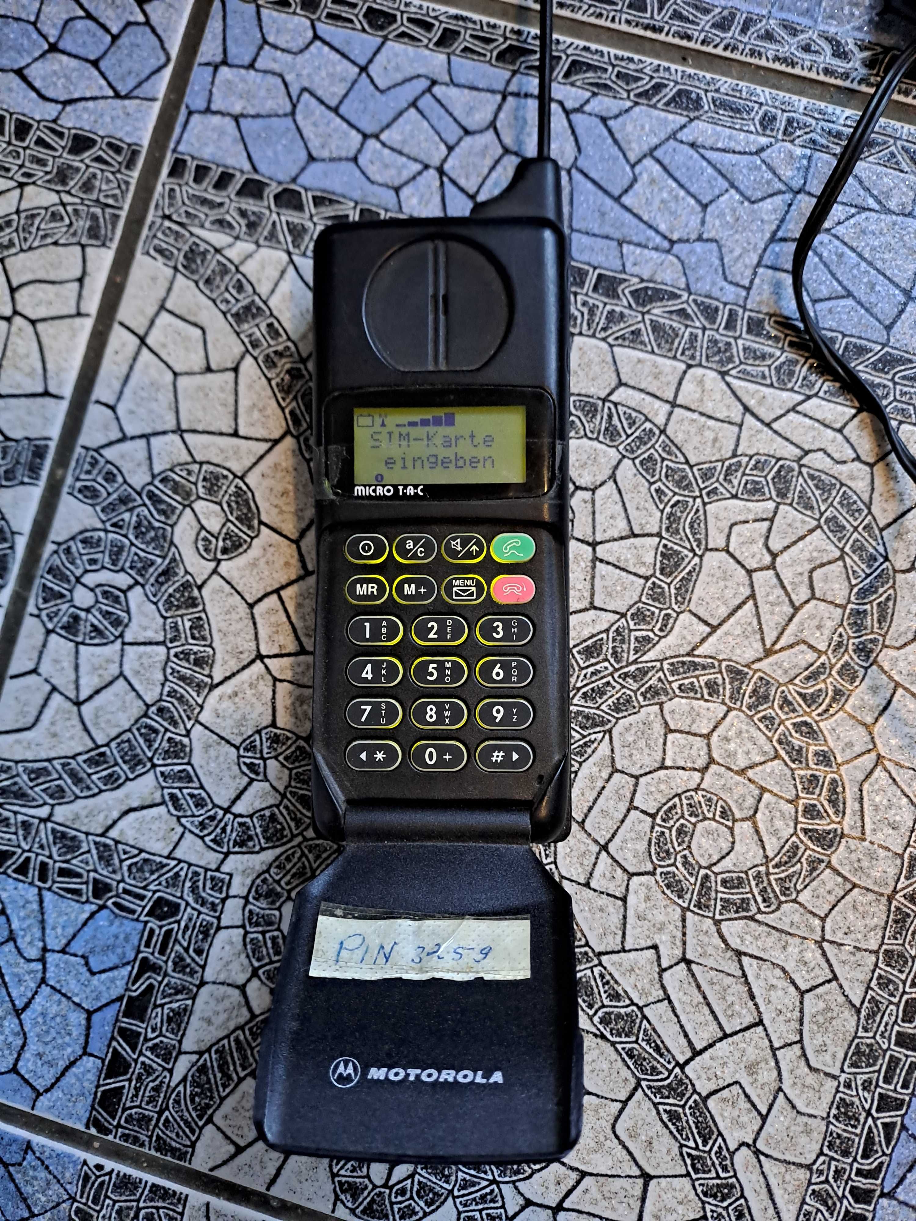 Motorola international 7200, раритетні телефони  у хорошому стані.