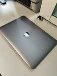 MacBook PRO 13” 2020r. 256GB SSD, TouchBar, TouchID - bardzo ładny