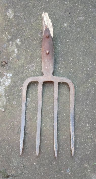 Stare widły rolnicze do oprawy