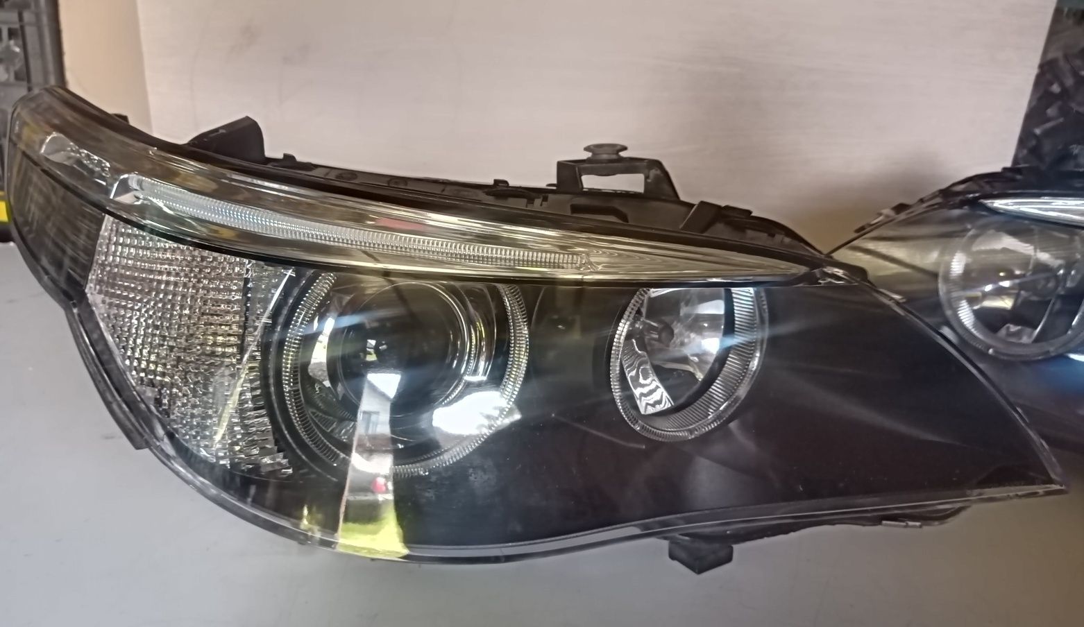 Komplet lamp BMW E60 E61 przed lift Europa bixenon